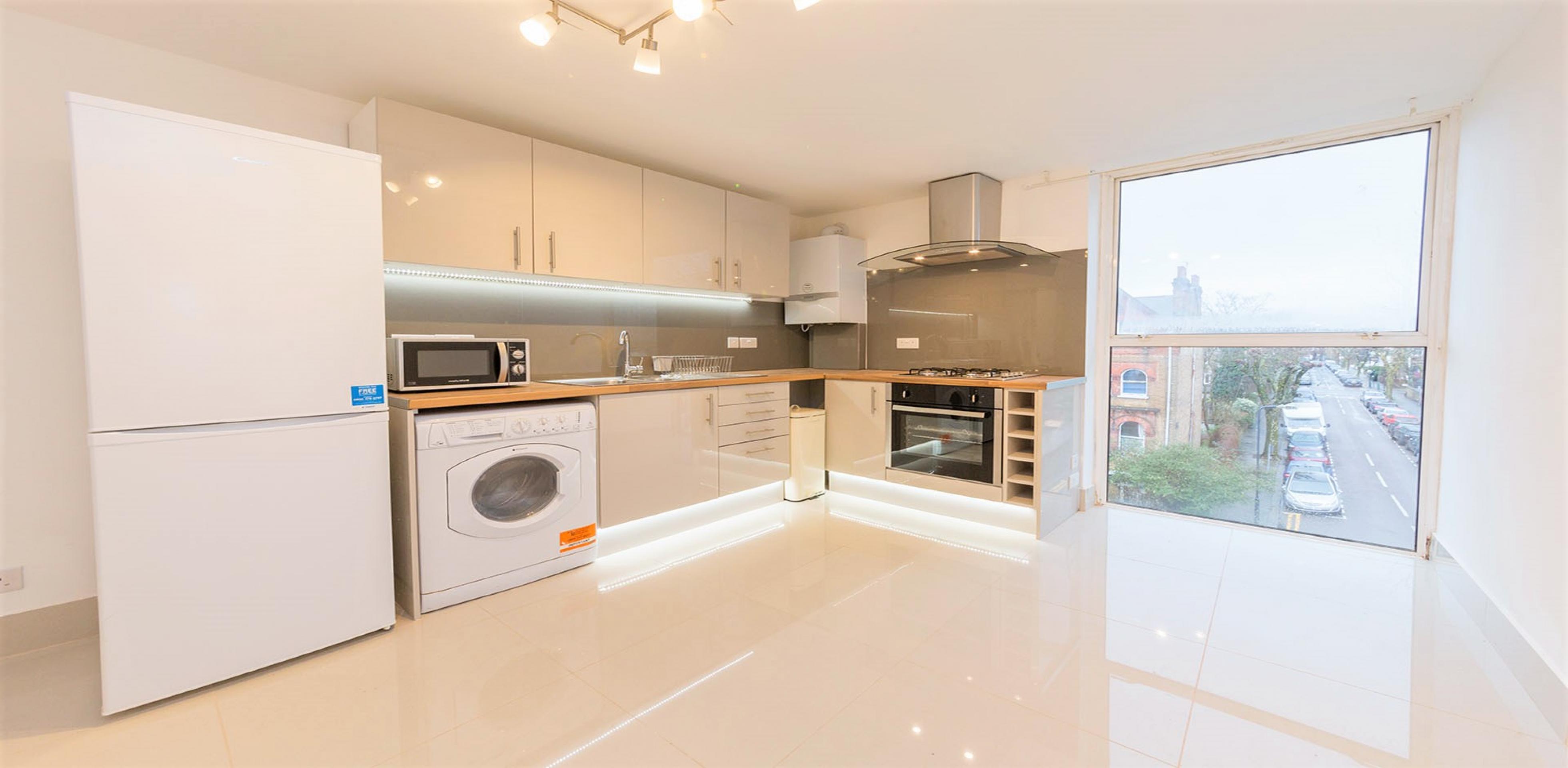 			LET, 2 Bedroom, 1 bath, 1 reception Flat			 Brondesbury Villas, KILBURN NW6